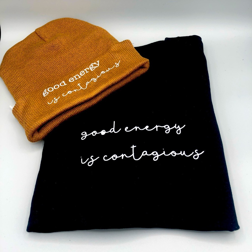 Crew neck t-shirt “good energy is contagious”